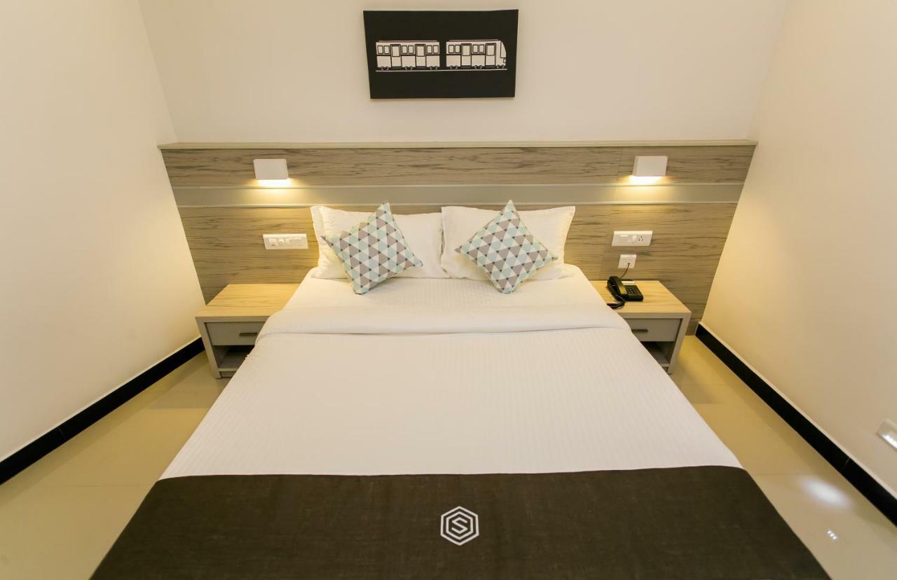 Sapphire Club Metro Hotel Kochi Bagian luar foto