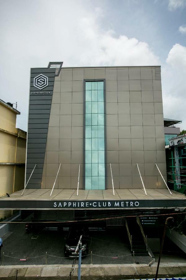 Sapphire Club Metro Hotel Kochi Bagian luar foto