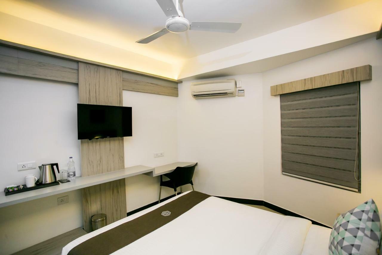 Sapphire Club Metro Hotel Kochi Bagian luar foto
