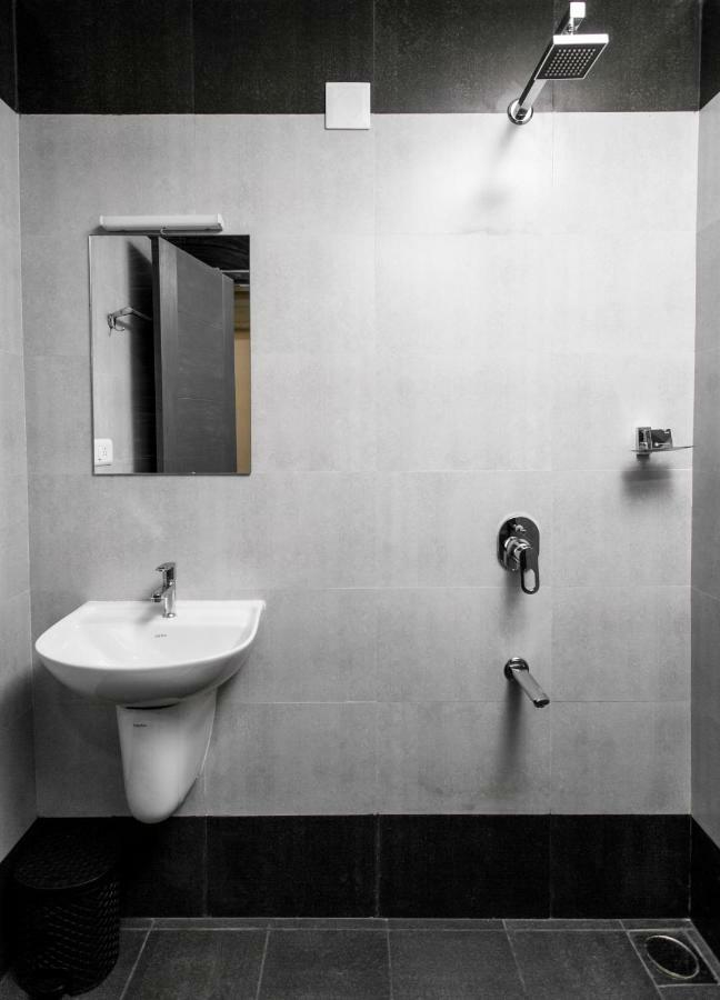 Sapphire Club Metro Hotel Kochi Bagian luar foto