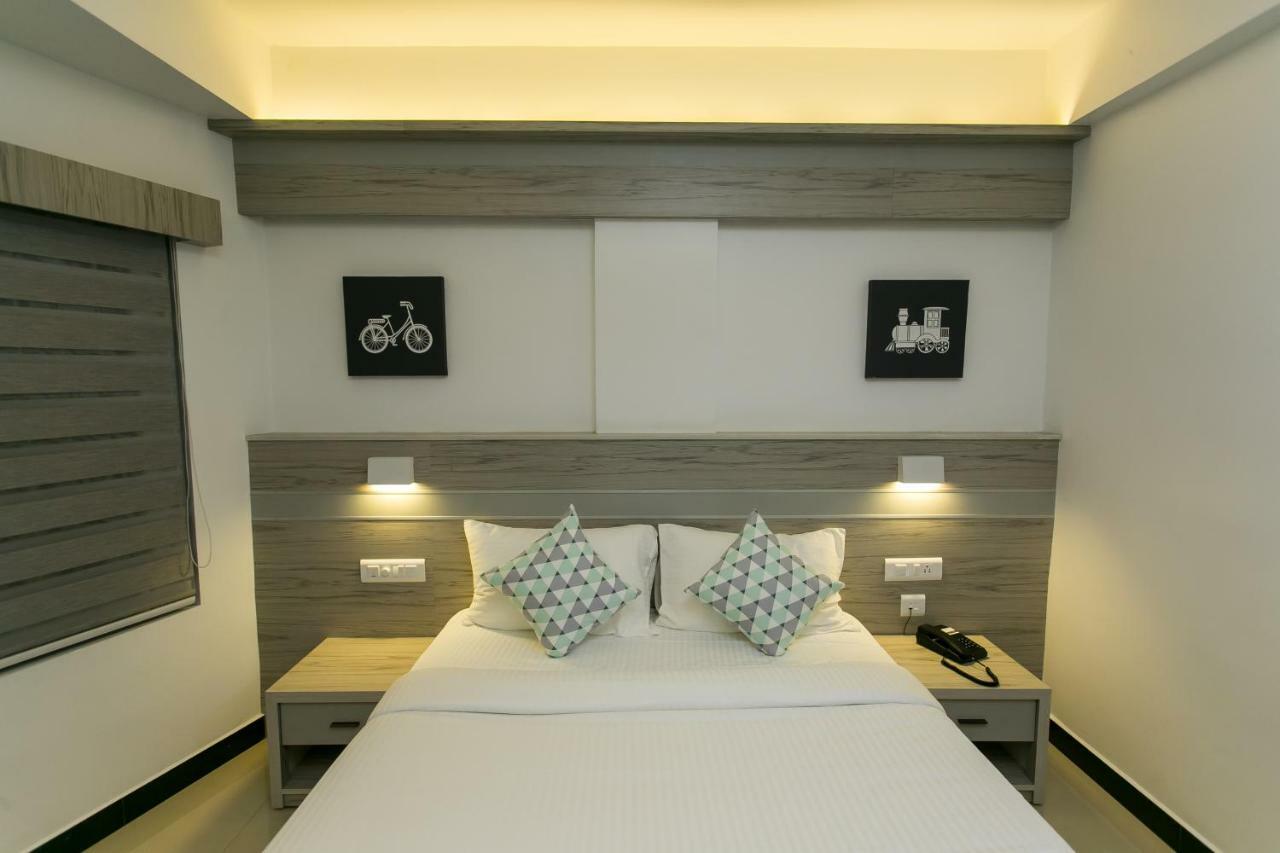 Sapphire Club Metro Hotel Kochi Bagian luar foto